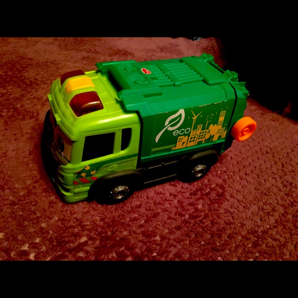 Kids Dickie Trash Truck •Does have lights&sounds